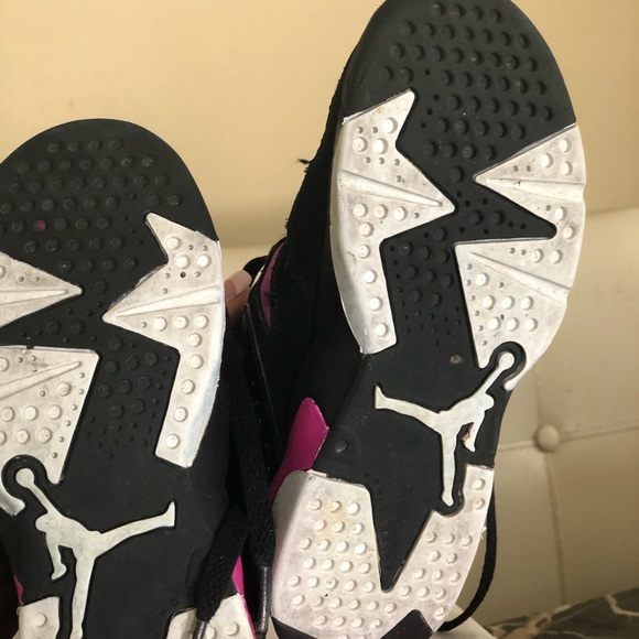 Air Jordan’s kids black and pink - Picture 4 of 5